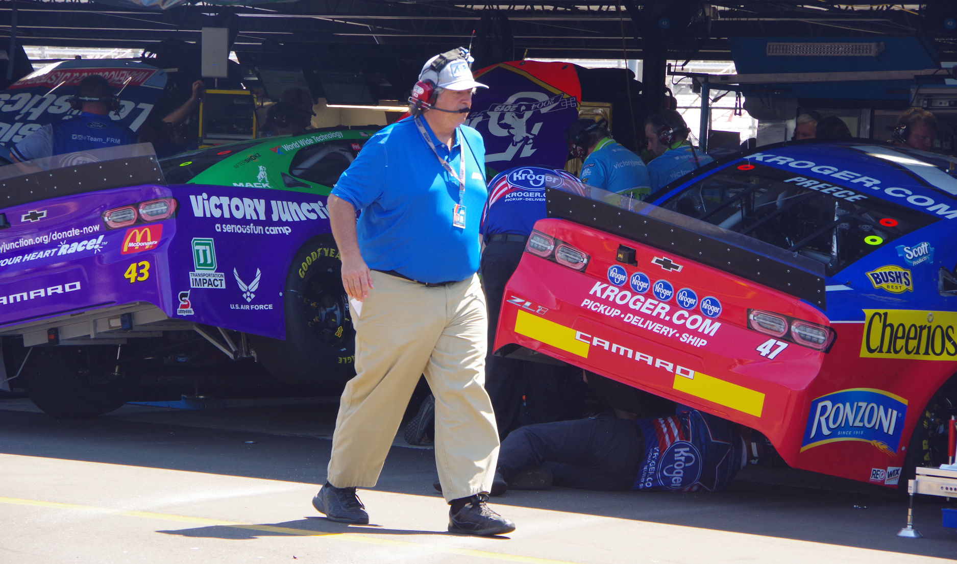 Friday at the Bojangles' Southern 500